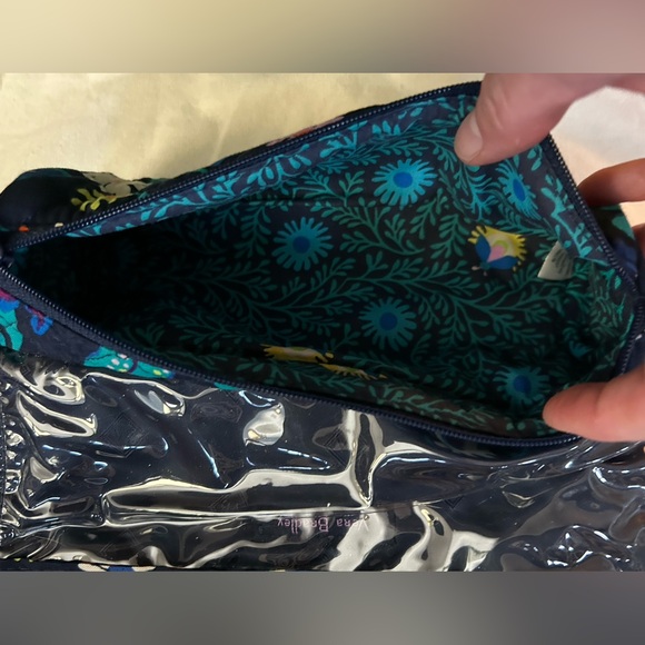 Vera Bradley makeup/storage case. Mint condition. - Picture 6 of 7